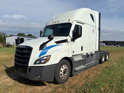 2021 Freightliner Cascadia 126 Sleeper Semi Truck