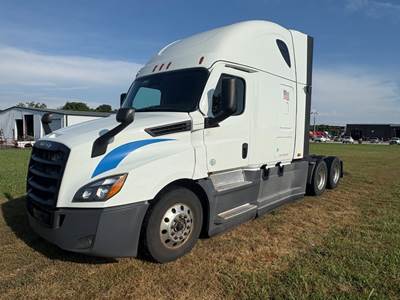 2022 Freightliner Cascadia 126 Sleeper Semi Truck