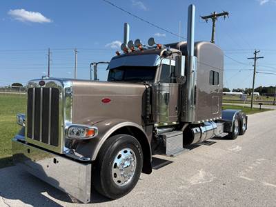 2014 Peterbilt 389 Sleeper Semi Truck