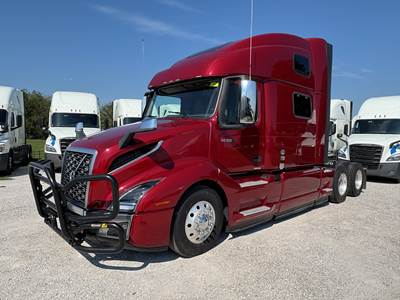 2023 Volvo VNL860 Sleeper Semi Truck