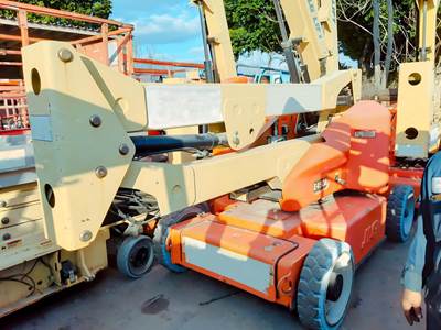 JLG E450A Articulating Boom Lift