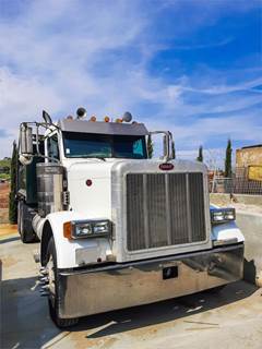Peterbilt 379 Dump Truck - Caterpillar