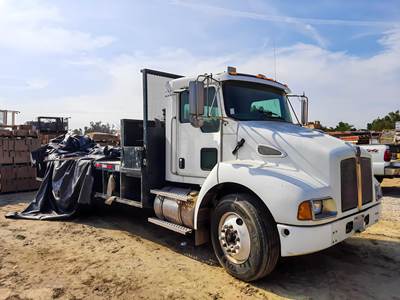 Kenworth T300 Flatbed Truck - 10 Speed Manual