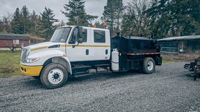 International DuraStar 4400 Mixer / Ready Mix / Concrete Truck - Maxxforce, Automatic