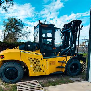 Sany SCP160H4 Pneumatic Tire Forklift - 35000lb Capacity