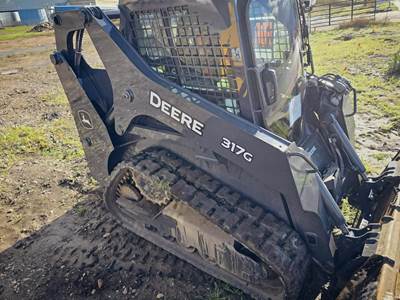 John Deere 317G Skid Steer