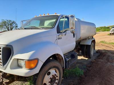 Ford F-750 2000 Gallon Water Truck - Caterpillar 230HP, 5 Speed Manual