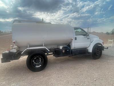 Ford F-750 XLT Water Truck