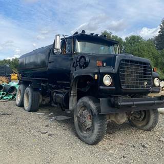 Ford L8500 Water Truck