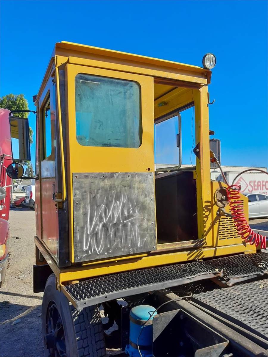 1998 Ottawa 30 Yard Spotter Truck Cummins For Sale, 8,700 Miles
