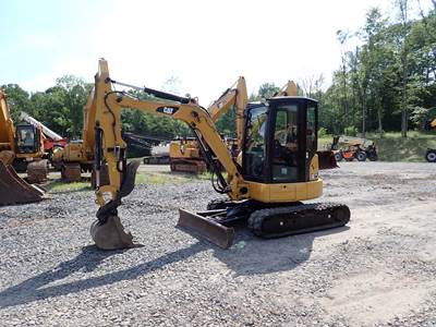 2016 CAT 304E2 CR Mini Excavator HYDRAULIC THUMB!