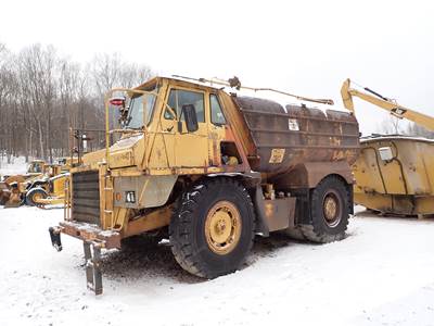 1985 CAT 769C Rigid Frame Water Truck 8000 Gallon