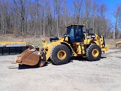 2019 CAT 966M Wheel Loader Q/C & FORKS