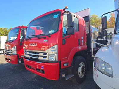 Isuzu FTR Flatbed Truck