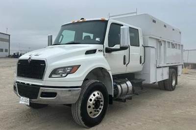 International MV607 Towable Wood Chipper