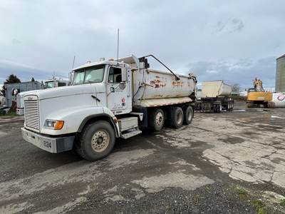 1996 Freightliner FLD112 Transfer Truck