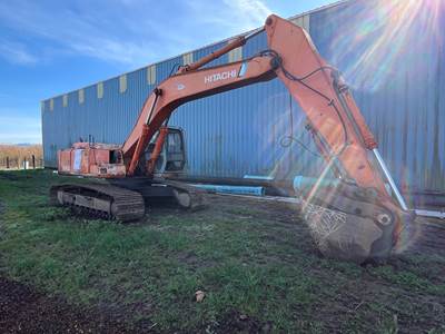 Hitachi EX220LC-3 excavator