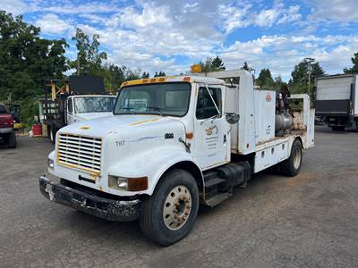 2000 International 4900 Fuel & Lube Truck
