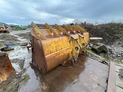 Caterpillar 988F Loader Bucket with Teeth