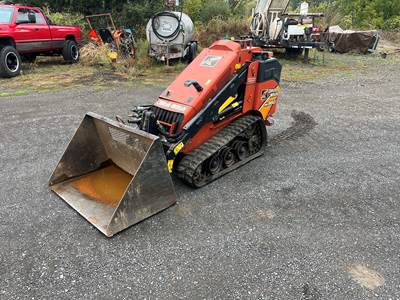 2015 Ditch Witch SK850 Skid Steer