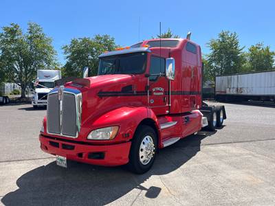 2015 Kenworth T660 Sleeper Semi Truck