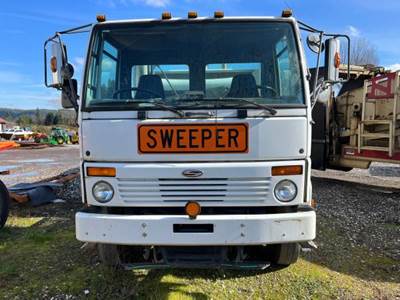 2002 Sterling Elgin SC8000 Sweeper Truck
