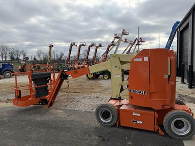 JLG E300AJ Articulating Boom Lift