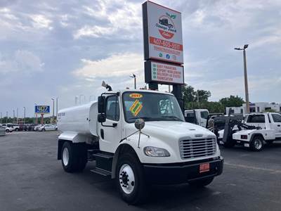 Freightliner M2 106 26 ft Box Truck - 230HP, Automatic, Roll up Door