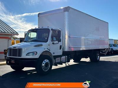 Freightliner M2 106 26 ft Box Truck - 220HP, Automatic, Liftgate