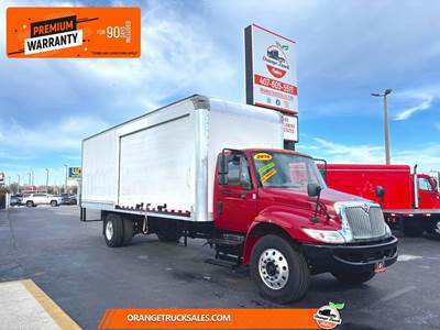 International DuraStar 4300 26 ft Box Truck - 240HP, Automatic