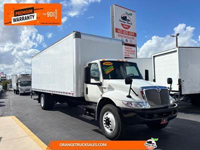 International MV 26 ft Box Truck - Automatic, Liftgate