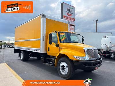 International MV 22 ft Box Truck - Automatic