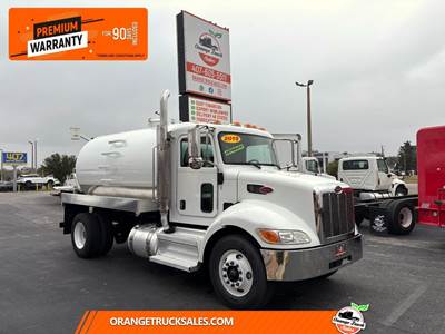 Peterbilt 337 26 ft Box Truck - 220HP, 6 Speed Automatic, Liftgate