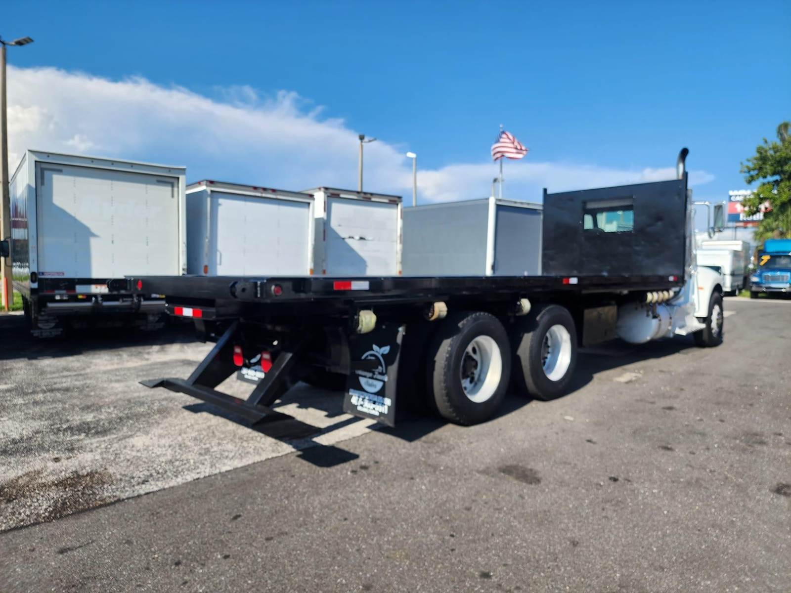 2011 Peterbilt 348 Tandem Axle Flatbed Truck 330HP, 10 Speed Manual