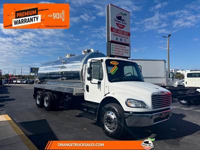 Freightliner M2 106 20 ft Refrigerated Truck - 325HP, Automatic, Thermo King