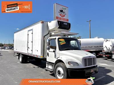 Freightliner M2 106 26 ft Refrigerated Truck - Automatic, Carrier
