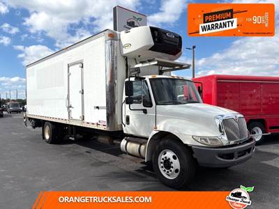 International DuraStar 4300 26 ft Refrigerated Truck - Automatic, Carrier