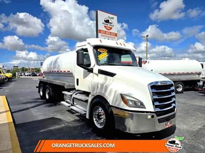 Freightliner Cascadia 126 Tandem Axle Sewer / Septic Truck - Detroit