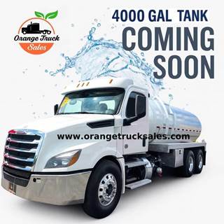 Freightliner Cascadia 116 Tandem Axle Vacuum Truck - Detroit, Automatic