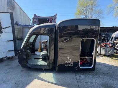 Peterbilt 567 Cab Assembly
