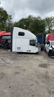 Volvo VNL670 Cab Assembly for a 2017 Volvo 670