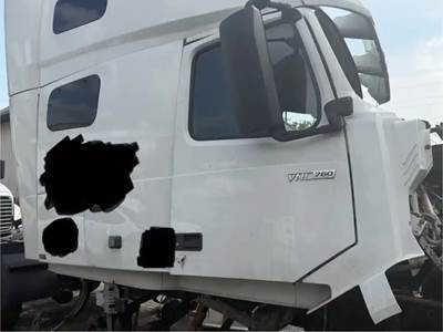 Volvo VNL760 Cab Assembly