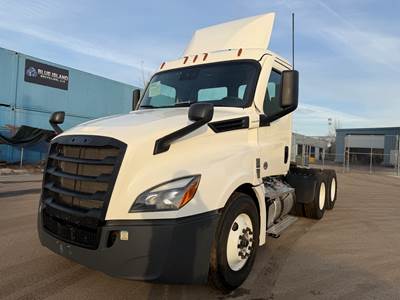 2025 Freightliner Cascadia 126 Day Cab Truck
