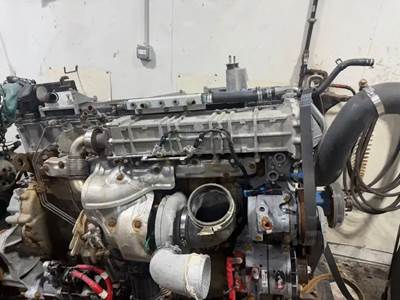 Detroit DD13 Engine - 450 HP