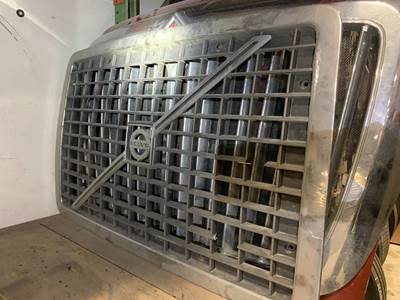 Volvo VNL Grille