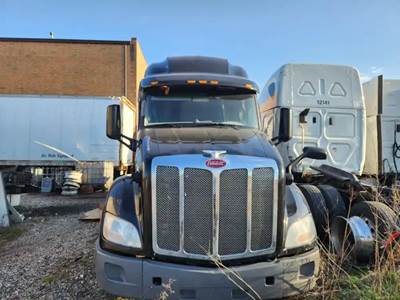 Peterbilt 579 Hood