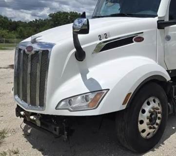 Peterbilt 579 Hood