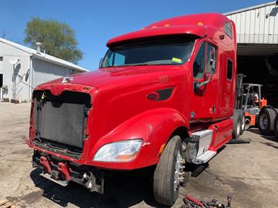 Peterbilt 587 Salvage Truck