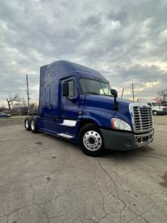 2018 Freightliner Cascadia 125 EVO Sleeper Semi Truck