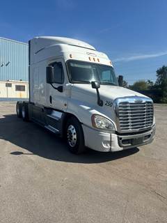 2014 Freightliner Cascadia 125 Evolution Sleeper Semi Truck